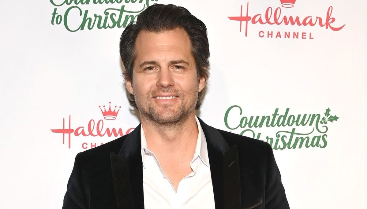 Studio headshot of Kristoffer Polaha